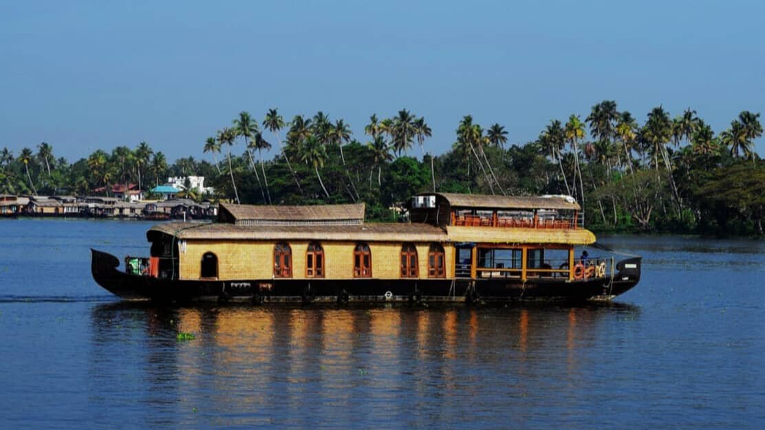 backwaters alleppey alappuzha houseboat kerala