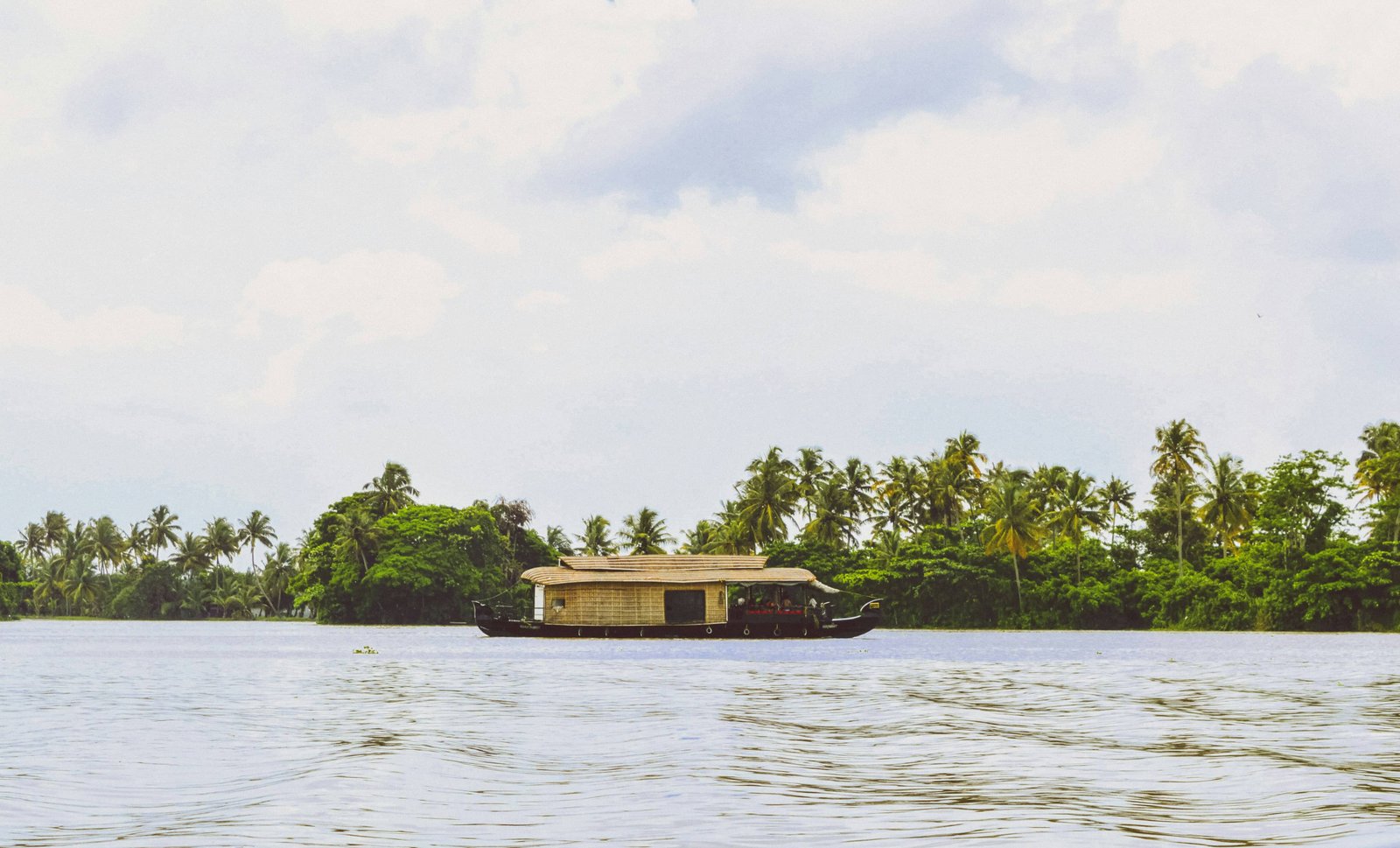 honeymoon packages kerala india backwater trip houseboat tour