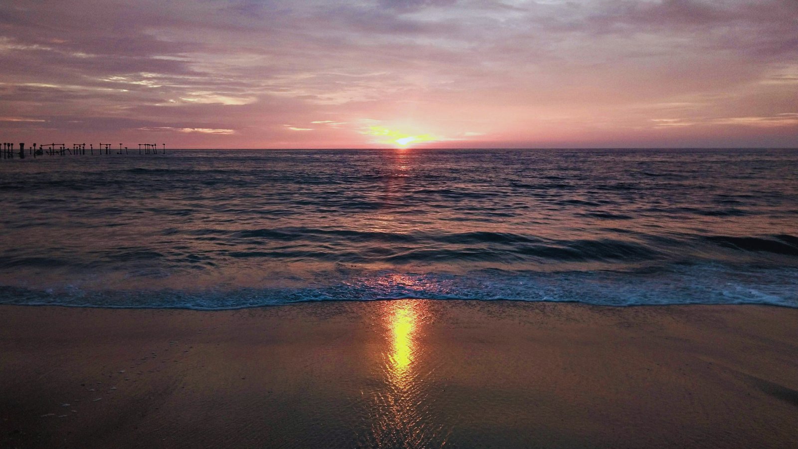 alappuzha alleppey beach kerala sunset reflection